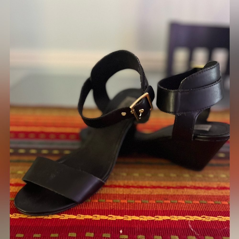 Steve Madden buckled wedge shoes